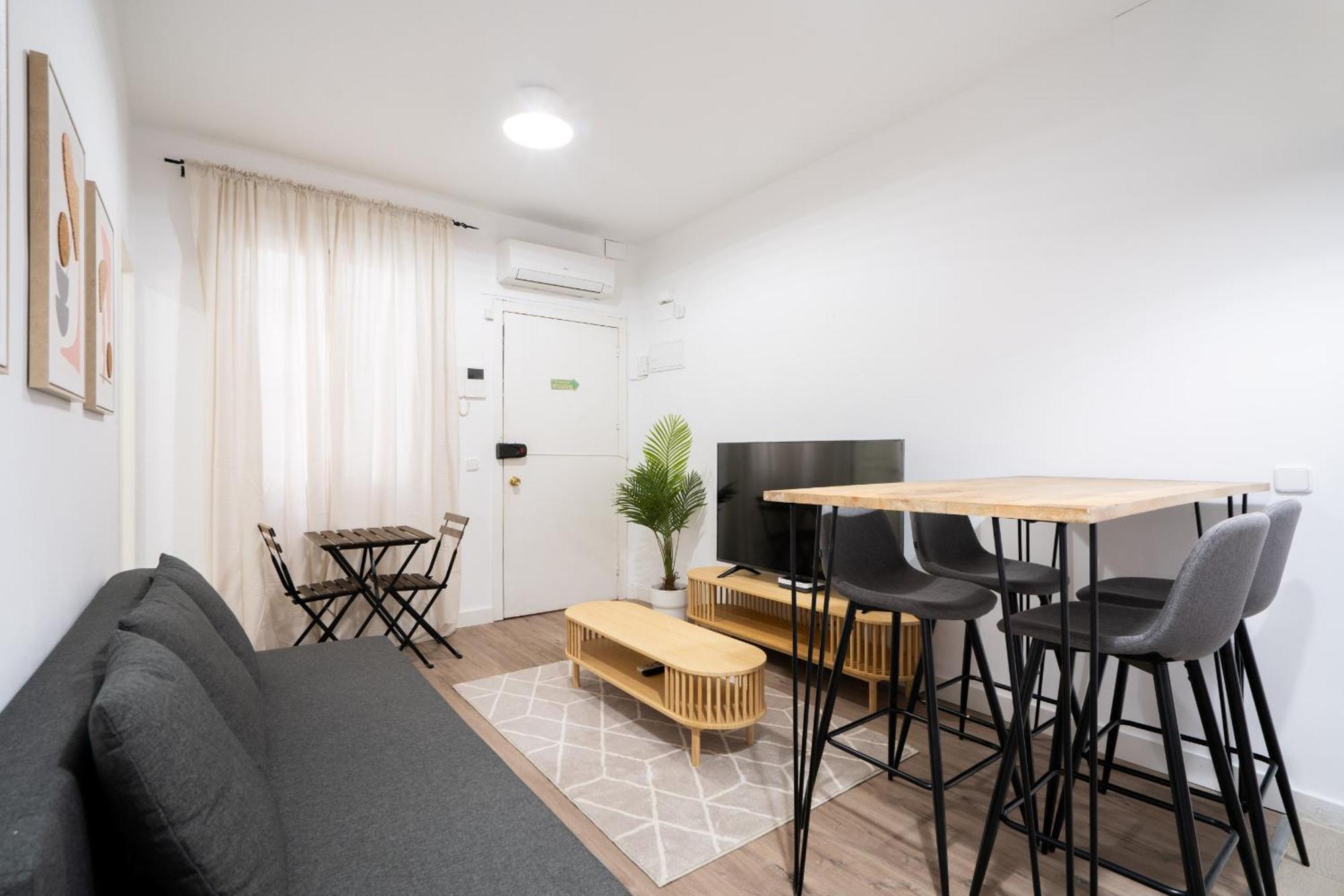 Apartamento En Chueca Para 4 Personas Alquiler Temporal Madrid Exterior photo